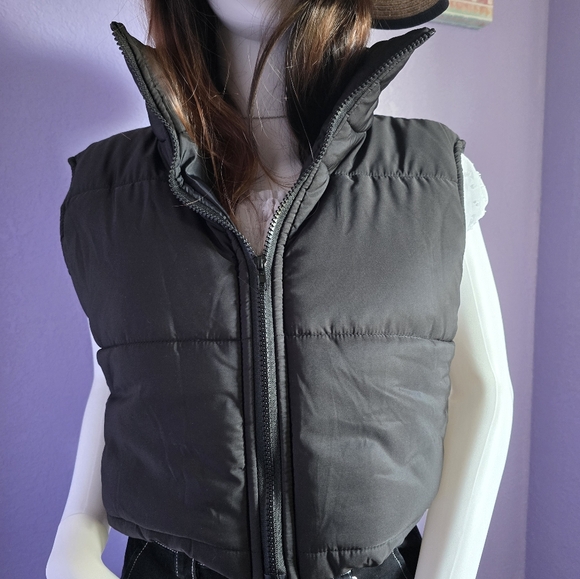 Cropped Puffer Vest Zip Up Stand High Collar Black Lightweight L Juniors - Picture 6 of 6